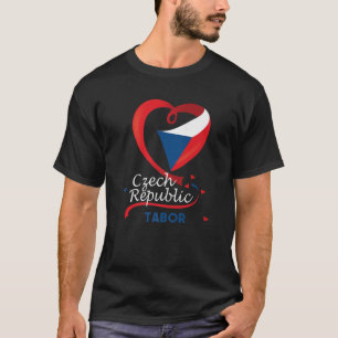 タボールチェコ共和国ハート国旗のライオンのコート（腕E） Tシャツ
