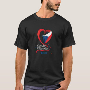 タボールチェコ共和国ハート国旗のライオンのコート（腕E） Tシャツ