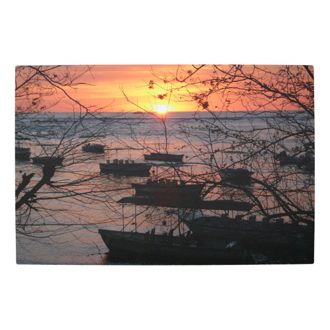 タマリンドに燃えるコスタリカの夕日 メタルプリント (正面)