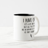 タラはタラに似ているけど全部文字だ ツートーンマグカップ (正面右)