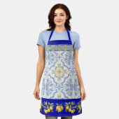 タラベかわいらしラタイル全張りプリントエプロンレモン2 エプロン (着用した状態)