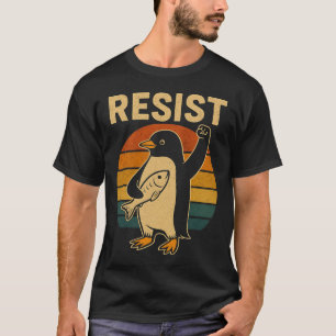 タリおもしろいに抗議するペンギン Tシャツ