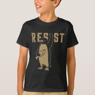 タリおもしろいに抗議するペンギン Tシャツ