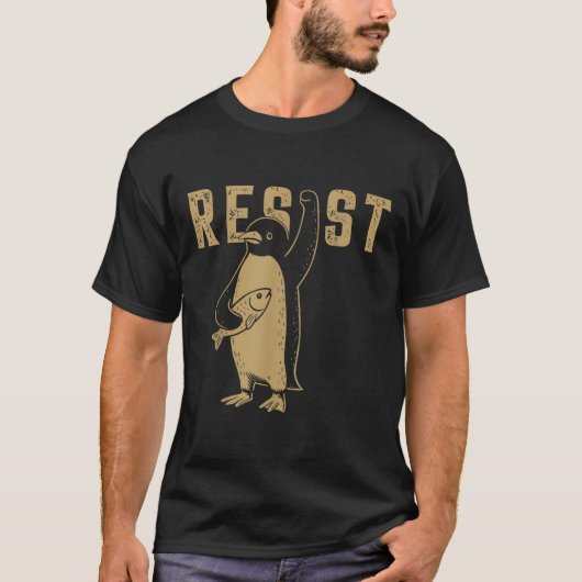 タリおもしろいに抗議するペンギン Tシャツ (正面)