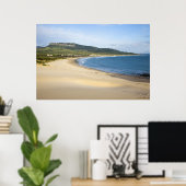 タリファの近くの海岸沿いの海岸線ビーチ ポスター (ホームオフィス)