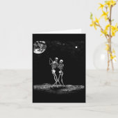 タロットカードキスをするスケルトンラブボーンホラーゴシック カード (黄色い花)