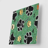 タンおよび黒い足は芝生で印刷します スクエア壁時計 (傾斜)