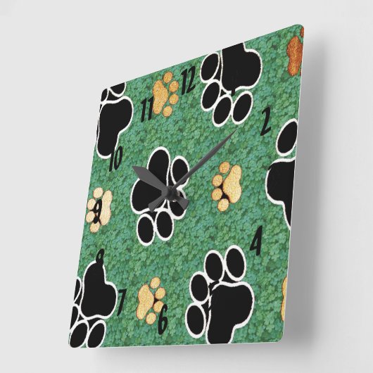 タンおよび黒い足は芝生で印刷します スクエア壁時計 (傾斜)