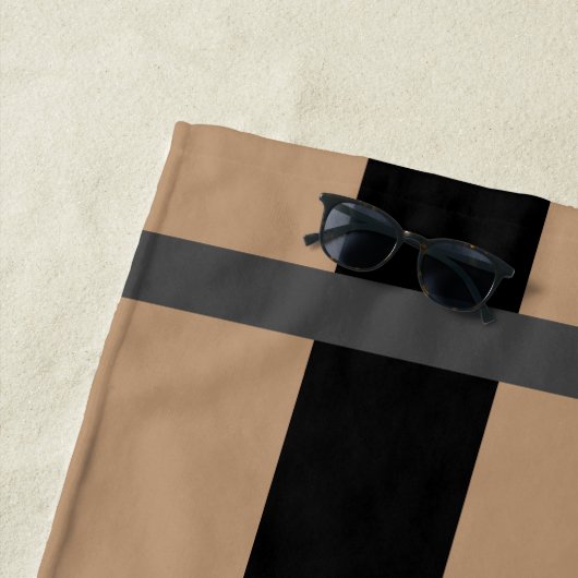 タンのあなたのモノグラムの黒及び小屋は縞で飾ります ビーチタオル (インサイチュ)