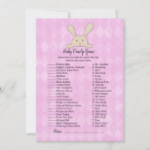 タンウサギのキャラクターがゲームタイトル上にいるパープルの菱形アーガイル柄の背景 テンプレートはあな 招待状 (正面)