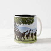 タンザニアのMikumiの国立公園のサファリ、 ツートーンマグカップ (正面右)