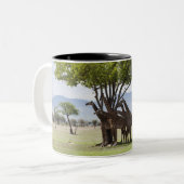 タンザニアのMikumiの国立公園のサファリ、 ツートーンマグカップ (正面左)