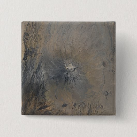 タンザニアのOl Doinyo Langai 缶バッジ (正面)