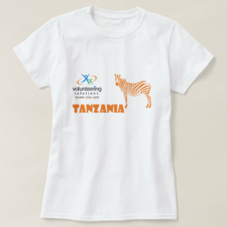 タンザニアのTシャツ-解決を自ら申し出ること Tシャツ