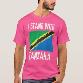 タンザニア国旗と共に立つ Tシャツ