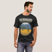 タンザニア キリマンジャロ山 伝統あるヴィンテージ旅行ポスター R Tシャツ (正面フル)