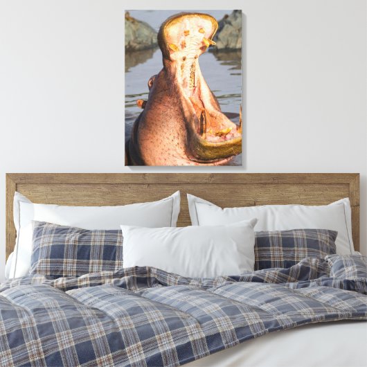 タンザニア,ヒッポあくびをする キャンバスプリント (インサイチュ (寝室))