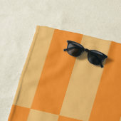 タンジェリンとホエッストライプのベリーパターンデザイン ビーチタオル (インサイチュ)