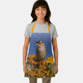 タンジーに座る、かわいい白い冠をかぶったスズメ エプロン (インサイチュ)