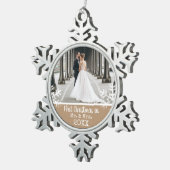 タンスタイルの結婚記念日フォトクリスマス Mr & Mrs スノーフレークピューターオーナメント (右)