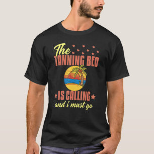 タンニングベッドタンスプレーサロン引用文インドアサンバス Tシャツ