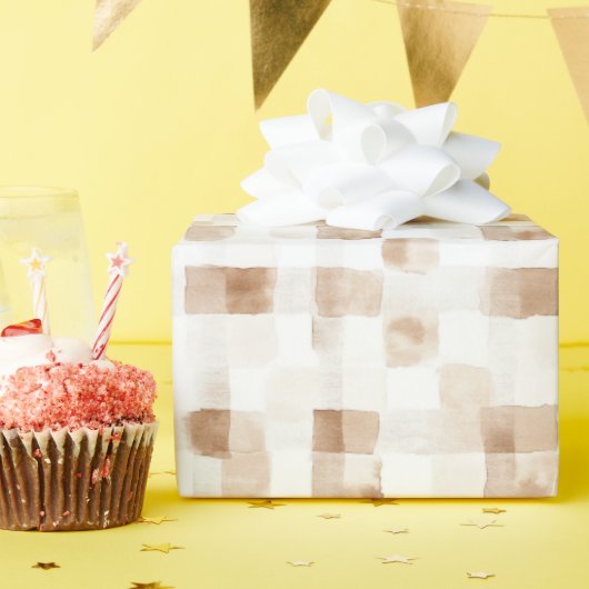 タンブラウンクリームのストライプ ラッピングペーパー (誕生日パーティー)