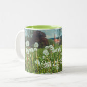 タンポポのある夏草地 ツートーンマグカップ (正面左)