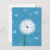 タンポポの上に座っている可愛いラディバグ ポストカード (正面/裏面)