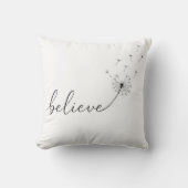 タンポポの芽とBelieve（信じる）テキスト クッション (正面)