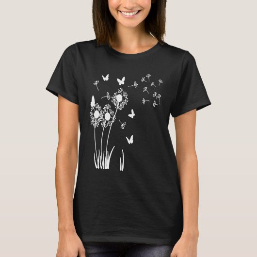 タンポポの蝶とタンポポの牧草地 Tシャツ (正面)