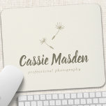 タンポポ素朴ン種植物事業ロゴ マウスパッド<br><div class="desc">Dandelion種植物学素朴のビジネスのロゴマウスパッド。本スクリプエレガントトトレンディービジネスデザインは、タンポポの種子の植物性フローラペアを備えている。あらゆるプロフェッショナルに最適。</div>