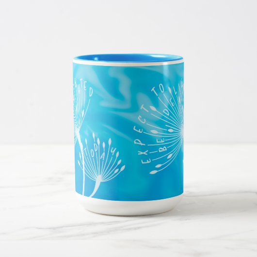 タンポポ、ブルー、前向き引用文今日は喜ぶ ツートーンマグカップ (中央)