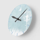 タンポポ，蝶と青い空 ラウンド壁時計 (傾斜)