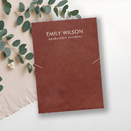 タンレッドレザーのテクスチャーネックレスブレスレットディスプレイ 名刺