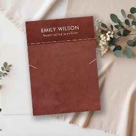 タンレッドレザーのテクスチャーネックレスブレスレットディスプレイ 名刺