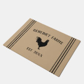 タン素朴ファームハパーソナライズされたウスルースター ドアマット (アングル)