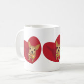タン・チワワ、蝶ネクタイを赤いハート コーヒーマグカップ (正面左)