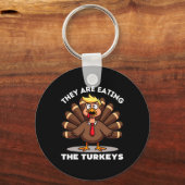 ターキーを食べる七面鳥 ファニーThanksgivi キーホルダー (正面)