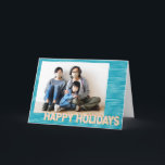 ターコイズとピンクの線のモダン写パーソナライズされた真 シーズンカード<br><div class="desc">Say Happy Holidaysこのおもしろいとトレンディーフォトパーソナライズされたカード、ターコイズブルーの背景と赤面のピンクのタイポグラフィとストライプのスタイルで。</div>