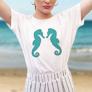 ターコイズの水のタツノオトシゴ水生愛Tシャツ Tシャツ