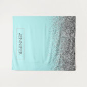 ターコイズアクアブルーシルバーグリッターガーリー モノグラム名前 タペストリー (正面(横))