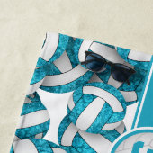 ターコイズガーリーブルーのバレーボール模様 ビーチタオル (インサイチュ)