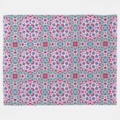 ターコイズクリムゾンカラフル万華鏡のように千変万化するパターンオーナメント フリースブランケット (正面(横))