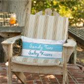 ターコイズサンディは塩辛いキスの屋外の枕をつま先で触ます ランバークッション (椅子)