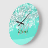 ターコイズティール(緑がかった色)アゲートアクアモノグラム追加文字 ラージ壁時計 (傾斜)