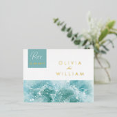 ターコイズティール(緑がかった色)ウェーブビーチ結婚式RSVPポストカード 箔招待状ポストカード (立ち正面)