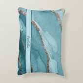 ターコイズパーソナライズされたティール(緑がかった色)金ゴールドマーブルゲート アクセントクッション (裏面(縦))