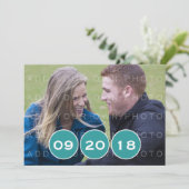 ターコイズブルーのモダンな円形写真を使ったSave the Date招待状 招待状 (スタンド正面)