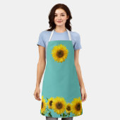 ターコイズブルーの背景にひまわり エプロン (着用した状態)