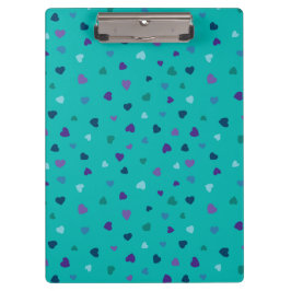 ターコイズブルーの背景に紫と青と水色のかわいいハート クリップボード